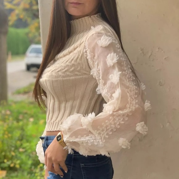 Combination Knit Cropped Sweater - Picture 7 of 12